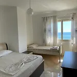 Leo Apartament