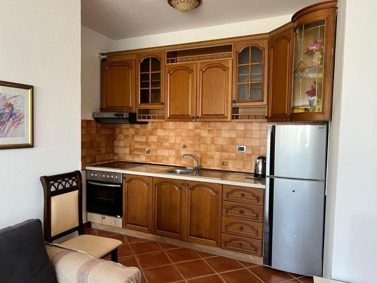 Leo * Durres