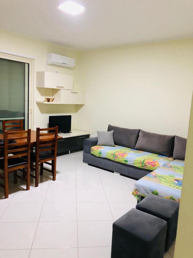 Leo Apartment *